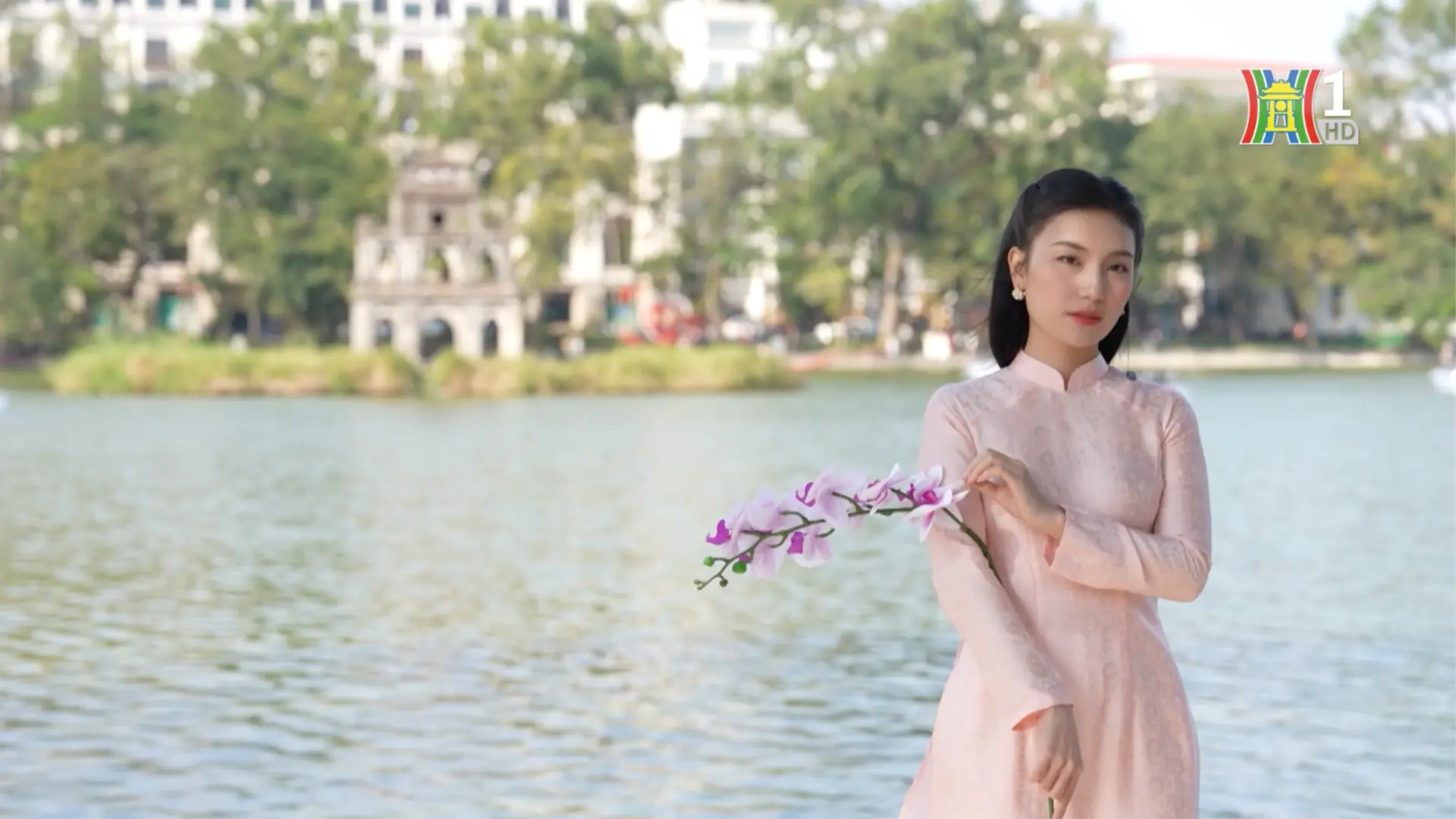 May áo dài Tết đón năm mới 2026 | HANOI Review | 01/01/2026